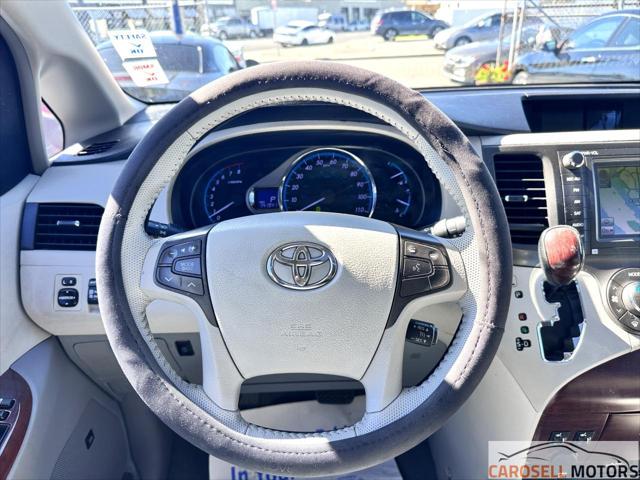 2011 Toyota Sienna XLE V6 Auto Access Seat