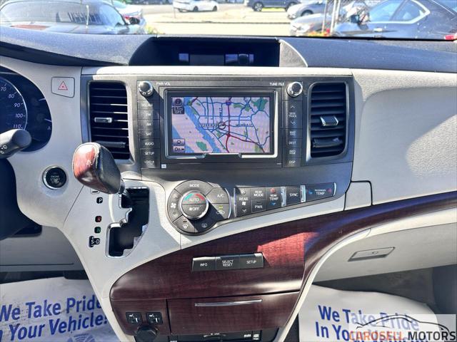 2011 Toyota Sienna XLE V6 Auto Access Seat
