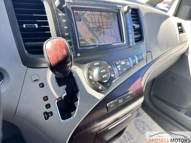 2011 Toyota Sienna XLE V6 Auto Access Seat