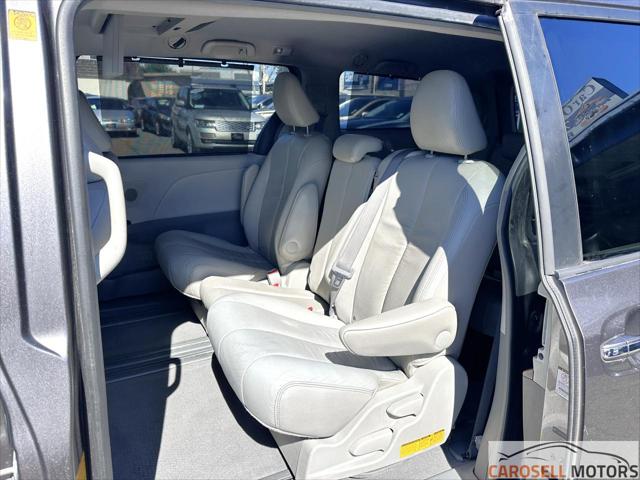 2011 Toyota Sienna XLE V6 Auto Access Seat