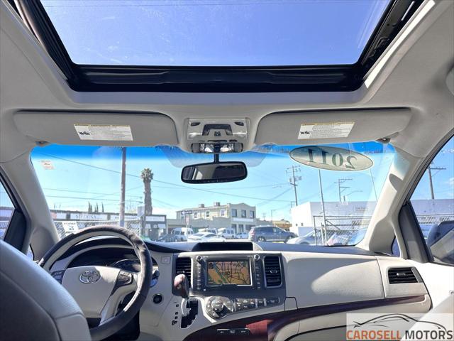 2011 Toyota Sienna XLE V6 Auto Access Seat
