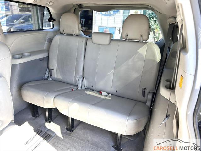 2011 Toyota Sienna XLE V6 Auto Access Seat
