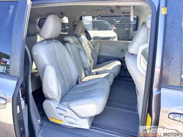 2011 Toyota Sienna XLE V6 Auto Access Seat