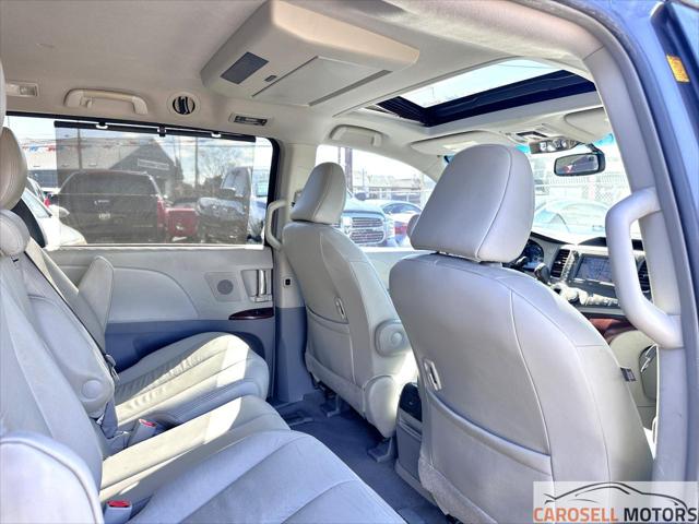 2011 Toyota Sienna XLE V6 Auto Access Seat