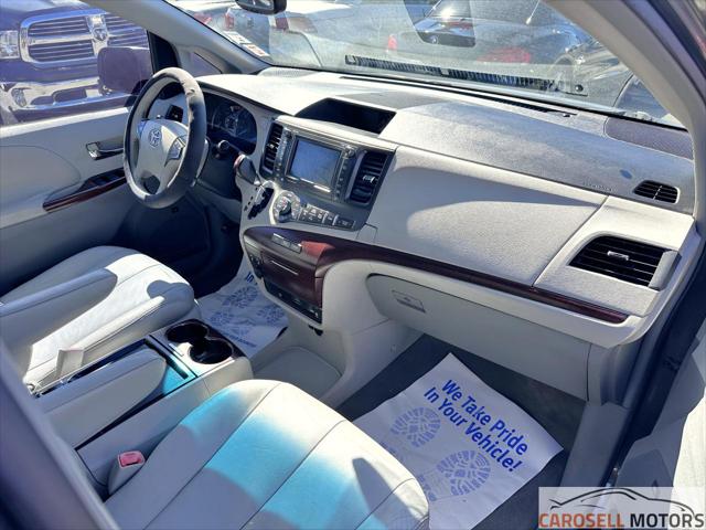 2011 Toyota Sienna XLE V6 Auto Access Seat