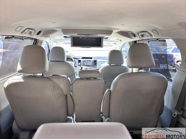 2011 Toyota Sienna XLE V6 Auto Access Seat