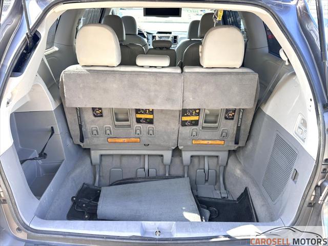 2011 Toyota Sienna XLE V6 Auto Access Seat