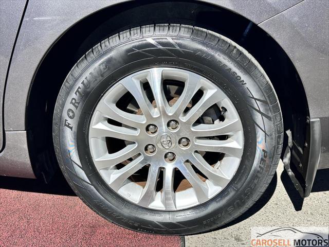 2011 Toyota Sienna XLE V6 Auto Access Seat