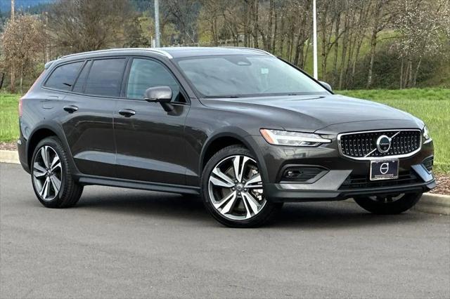 2025 Volvo V60 Cross Country Plus, B5 AWD Gas (mild hybrid) for sale in Eugene, OR