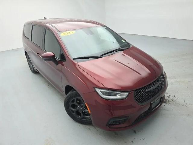 2023 Chrysler Pacifica Hybrid Touring L for sale in Central Square, NY