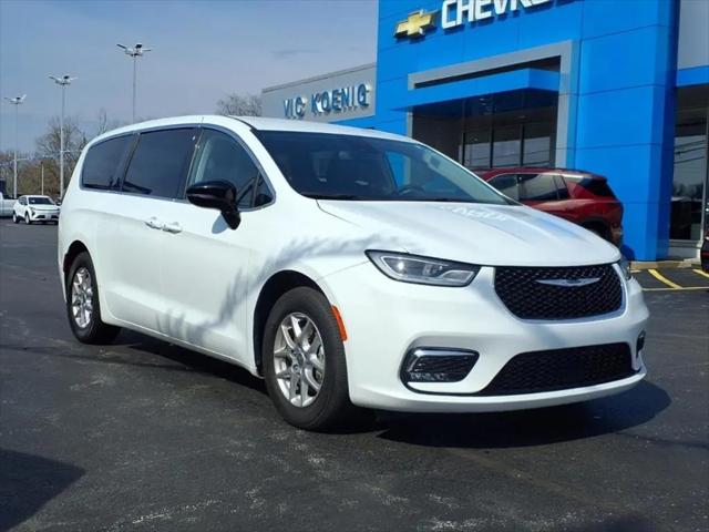 2024 Chrysler Pacifica Touring L for sale in Carbondale, IL