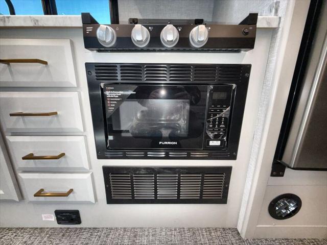2026 Ford E-450 Cutaway 27U