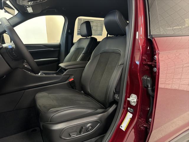 2026 Jeep Grand Cherokee L GRAND CHEROKEE L LAREDO ALTITUDE 4X4