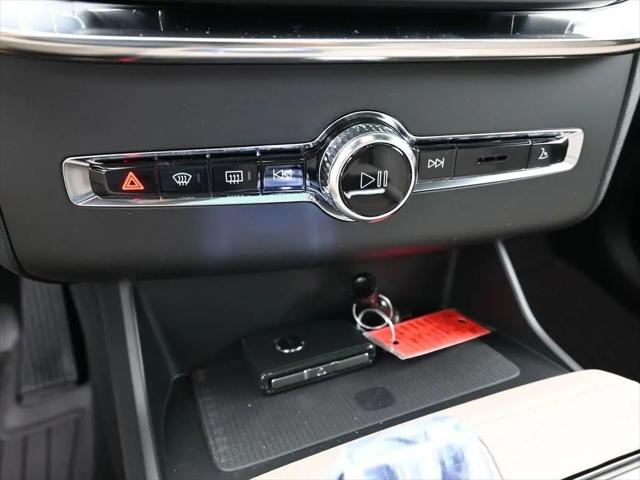 2026 Volvo XC90 Ultra Dark Theme, B6 AWD Gas (mild hybrid), Gasoline, 7 Seats