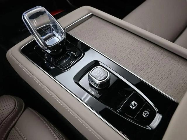 2026 Volvo XC90 Ultra Dark Theme, B6 AWD Gas (mild hybrid), Gasoline, 7 Seats