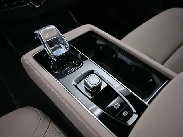 2026 Volvo XC90 Core, B6 AWD Gas (mild hybrid), Gasoline, Bright, 7 Seats