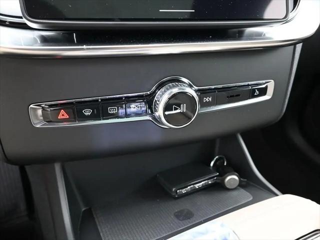 2026 Volvo XC90 Plus, B6 AWD Gas (mild hybrid), Gasoline, Bright, 7 Seats
