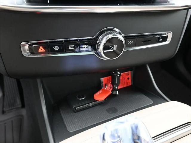2026 Volvo XC90 Ultra, B6 AWD Gas (mild hybrid), Gasoline, Bright, 7 Seats