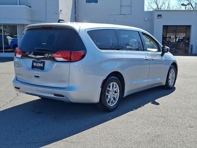 2023 Chrysler Voyager LX