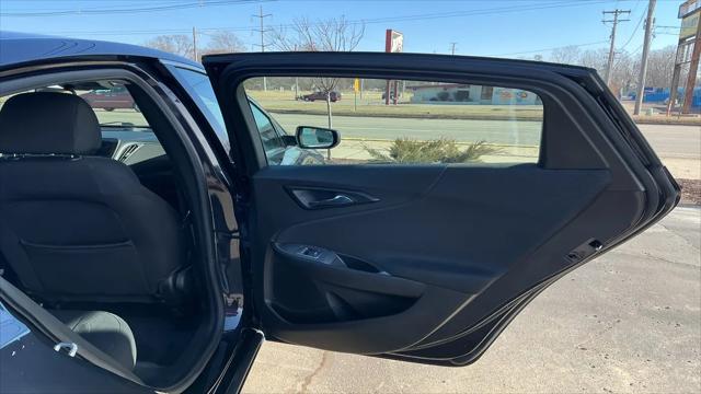 2022 Chevrolet Malibu FWD 1FL