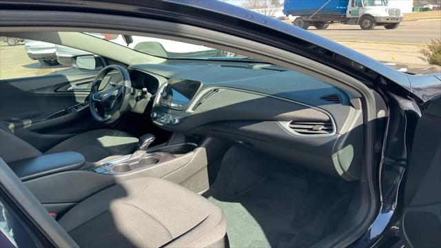 2022 Chevrolet Malibu FWD 1FL