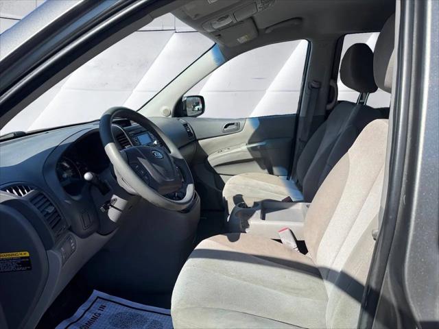 2011 Kia Sedona LX