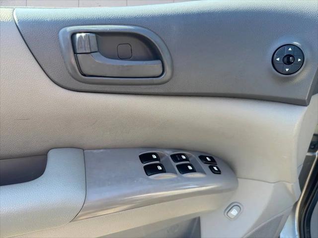 2011 Kia Sedona LX
