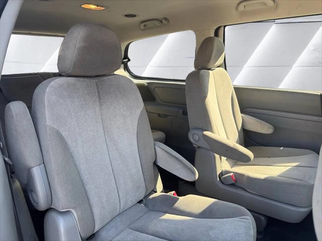 2011 Kia Sedona LX