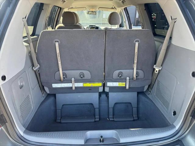 2011 Kia Sedona LX