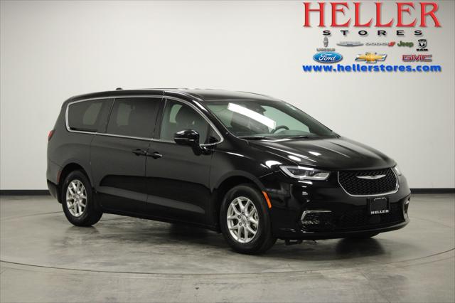 2025 Chrysler Pacifica Select for sale in Pontiac, IL