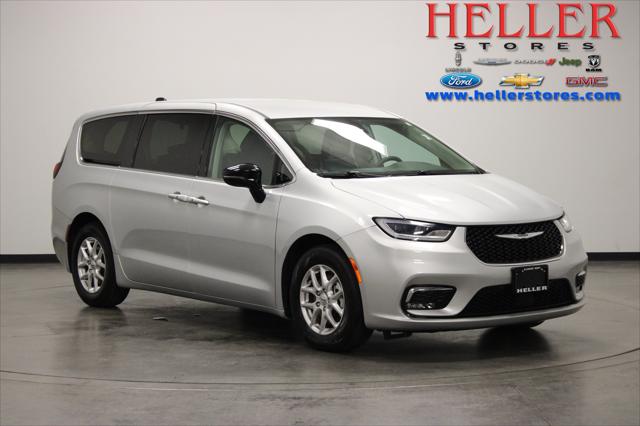 2024 Chrysler Pacifica Touring L for sale in Pontiac, IL