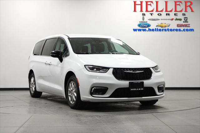 2024 Chrysler Pacifica Touring L for sale in Pontiac, IL