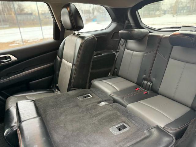 2019 Nissan Pathfinder SL