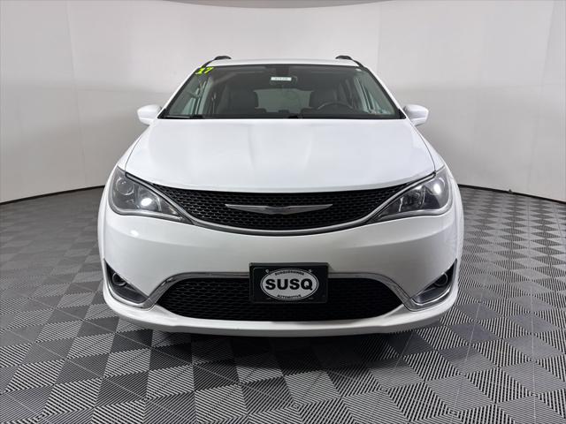 2017 Chrysler Pacifica Touring-L 2017 Chrysler Pacifica Touring-L