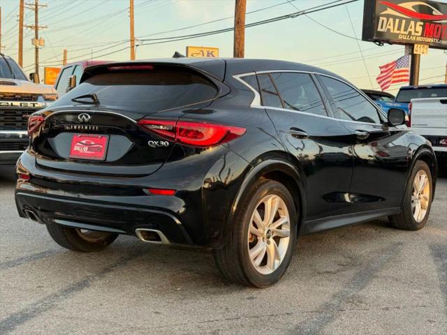 2017 INFINITI QX30 Luxury