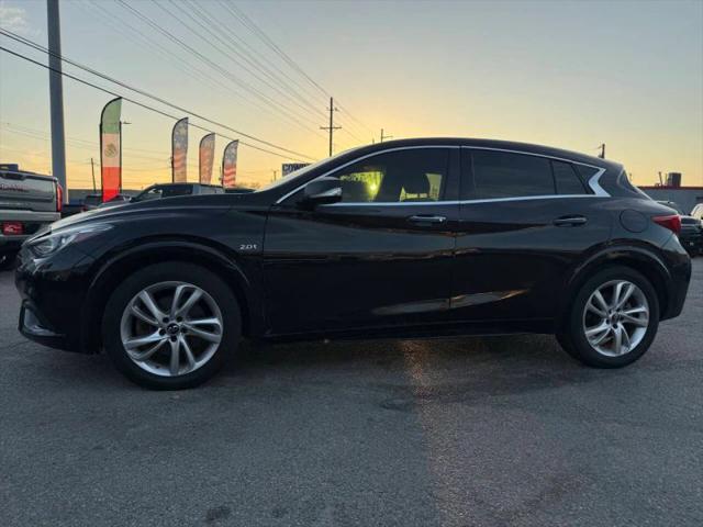 2017 INFINITI QX30 Luxury