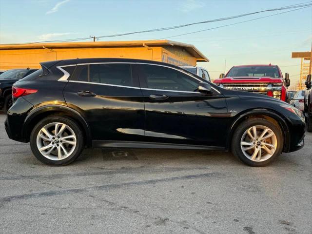2017 INFINITI QX30 Luxury