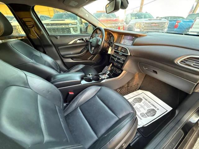 2017 INFINITI QX30 Luxury