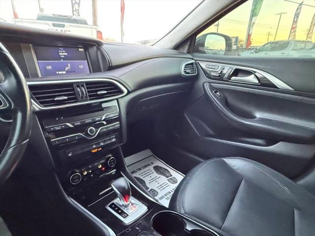 2017 INFINITI QX30 Luxury