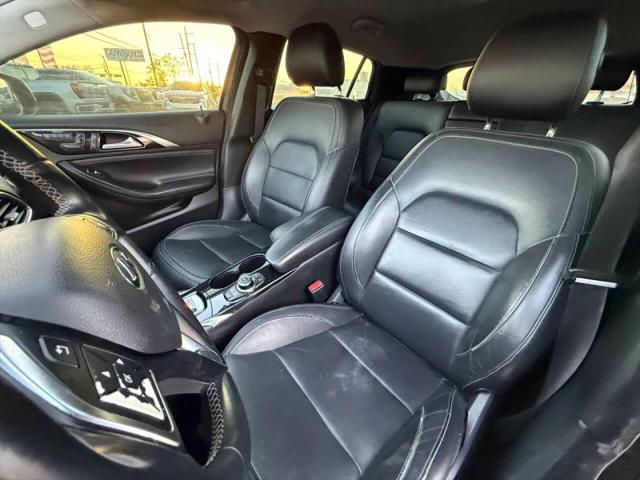 2017 INFINITI QX30 Luxury