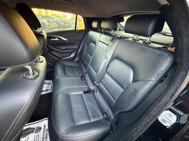 2017 INFINITI QX30 Luxury