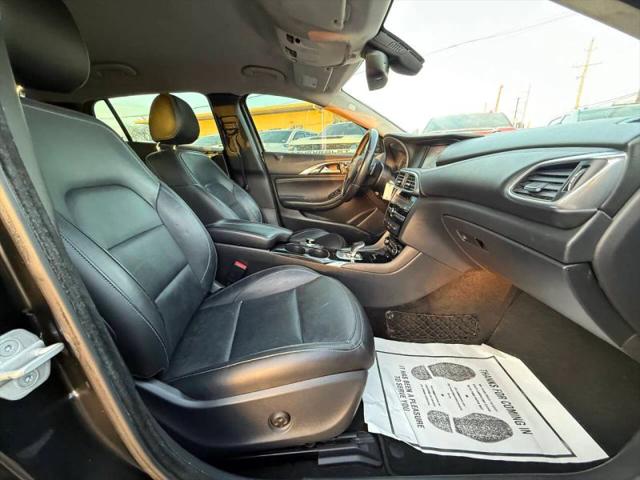 2017 INFINITI QX30 Luxury