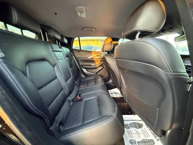 2017 INFINITI QX30 Luxury