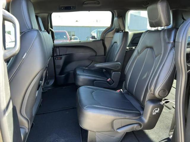 2026 Chrysler Pacifica Select AWD