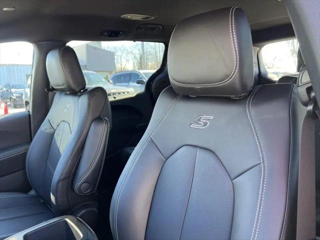 2026 Chrysler Pacifica Select AWD