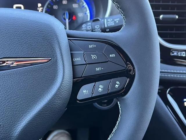 2026 Chrysler Pacifica Select AWD