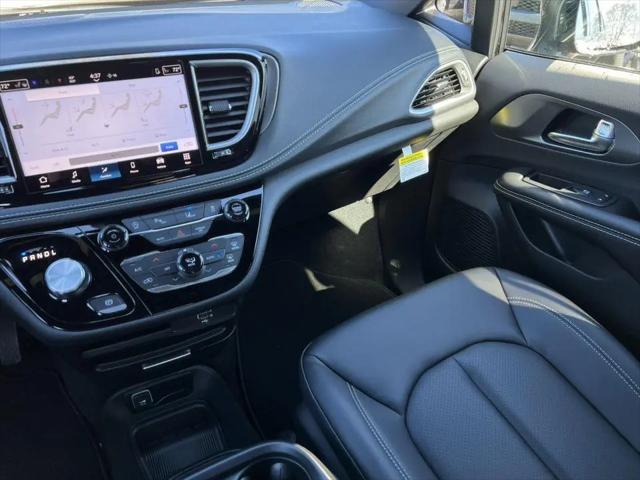 2026 Chrysler Pacifica Select AWD