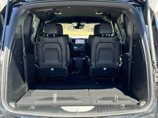 2026 Chrysler Pacifica Select AWD