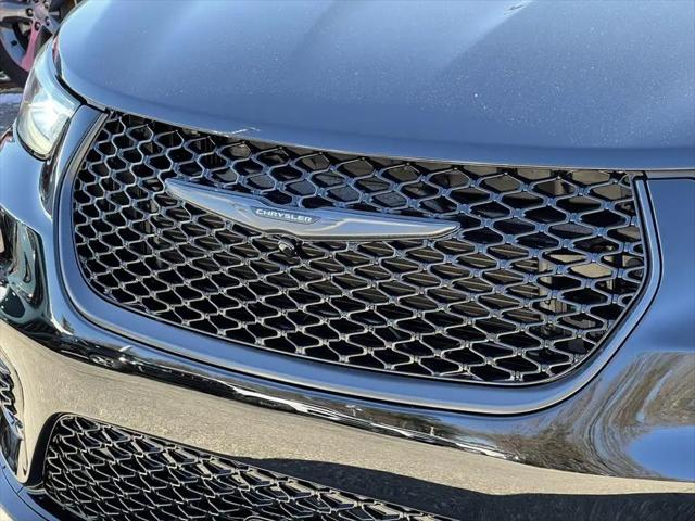 2026 Chrysler Pacifica Select AWD