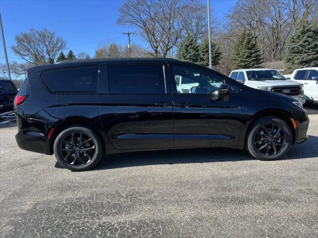 2026 Chrysler Pacifica Select AWD